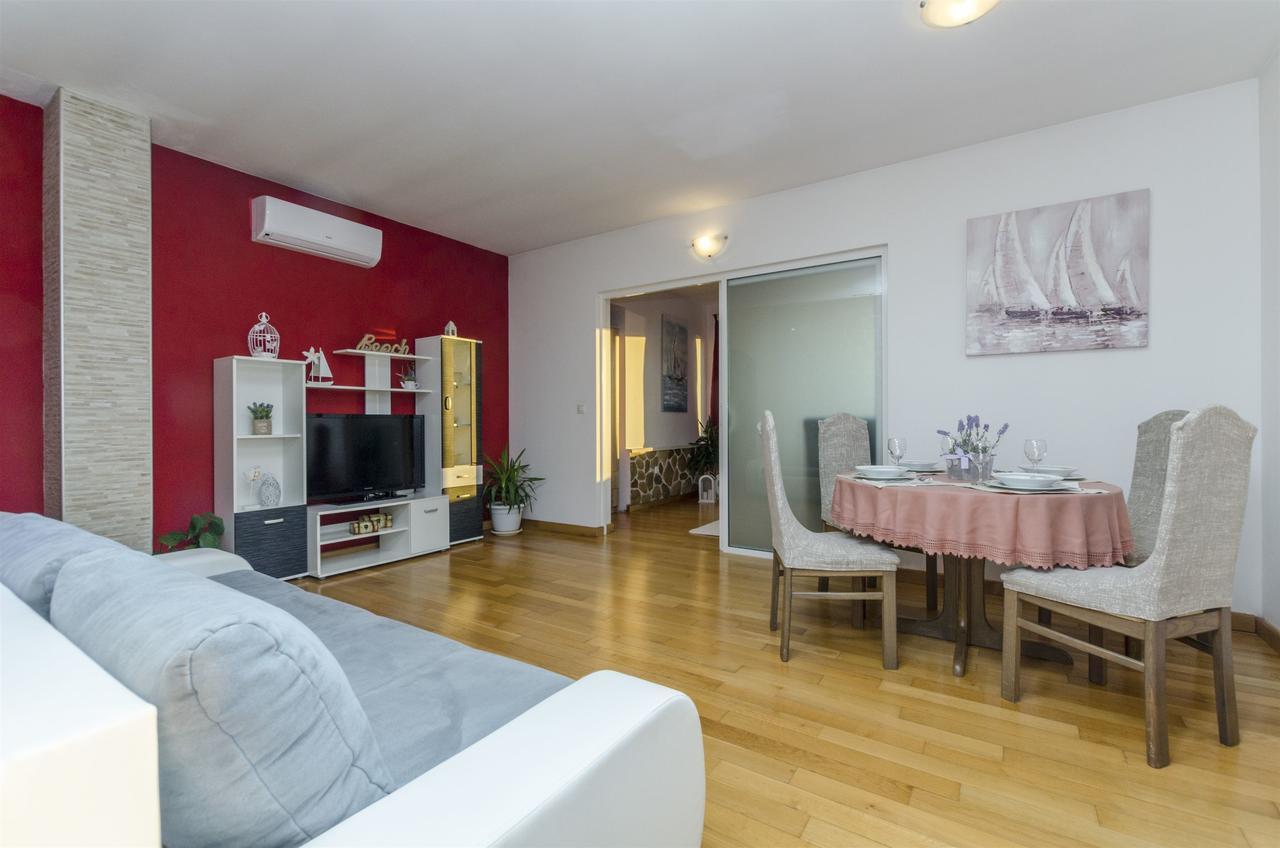 Apartments Bluesun Omis Exterior photo